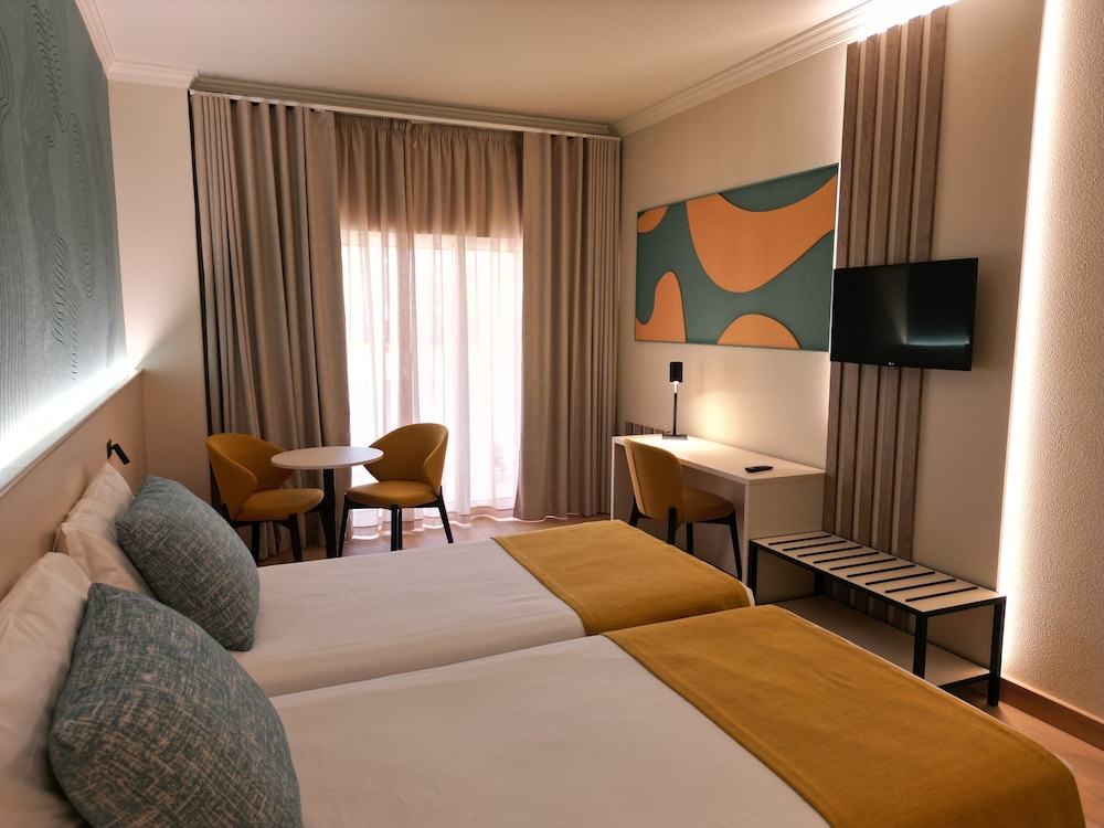 Ukino Palmeiras Village Family Resort - All Inclusive — Hotel rooms in Armação de Pêra, Faro