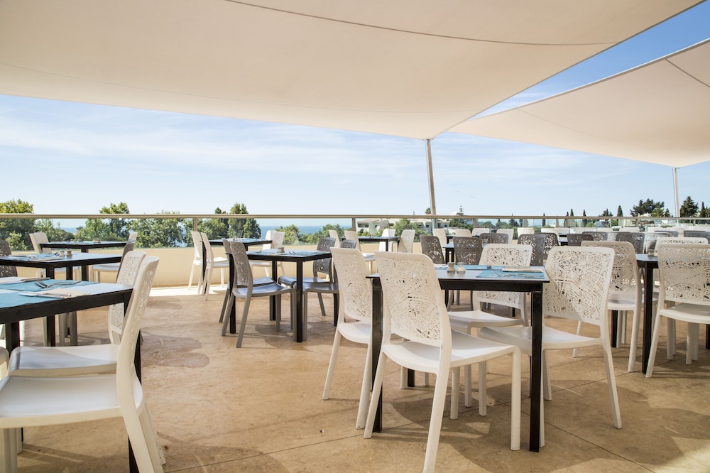Ukino Palmeiras Village Family Resort - All Inclusive — Restaurant & bars in Armação de Pêra, Faro