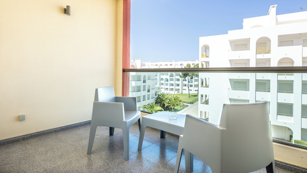 Ukino Palmeiras Village Family Resort - All Inclusive — Hotel rooms in Armação de Pêra, Faro