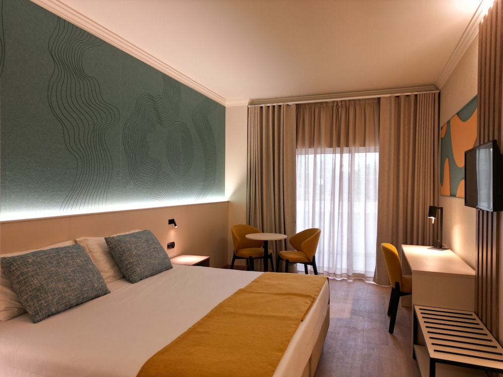 Ukino Palmeiras Village Family Resort - All Inclusive — Hotel rooms in Armação de Pêra, Faro