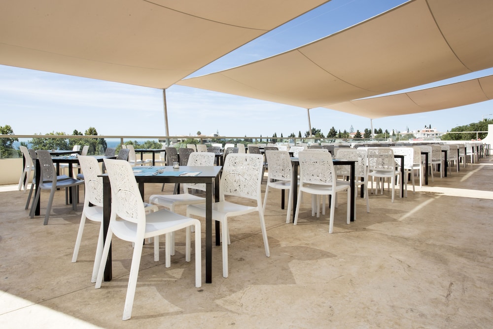 Ukino Palmeiras Village Family Resort - All Inclusive — Restaurant & bars in Armação de Pêra, Faro