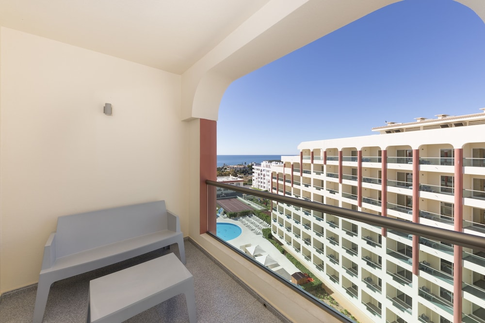 Ukino Palmeiras Village Family Resort - All Inclusive — Hotel building in Armação de Pêra, Faro