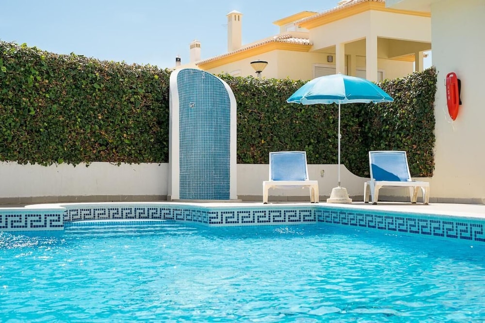 Apartamentos Benvindo by Umbral — Swimming pool in Albufeira, Faro