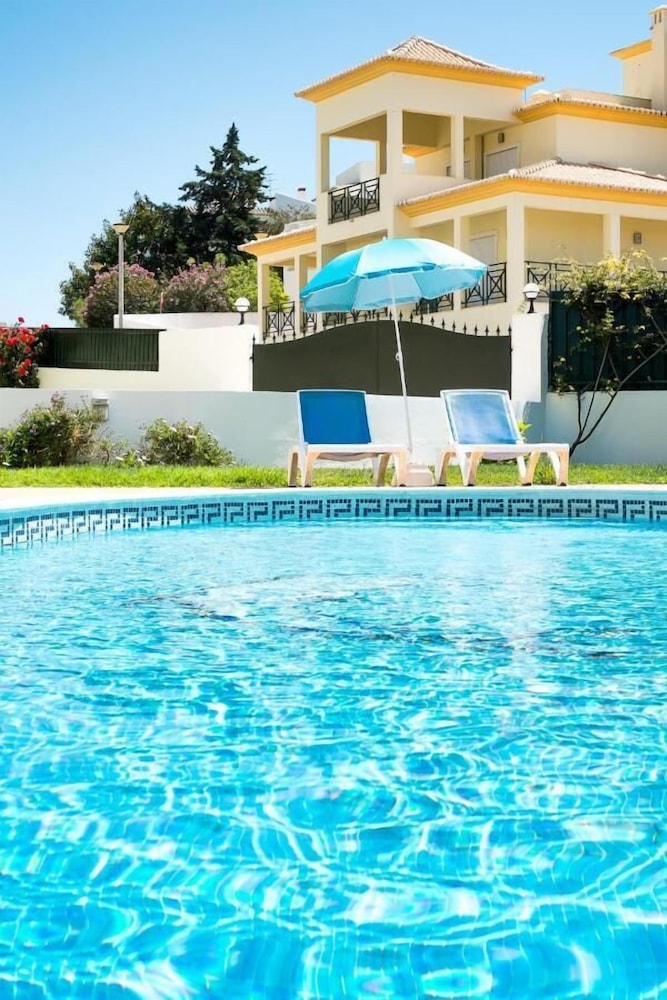 Apartamentos Benvindo by Umbral — Swimming pool in Albufeira, Faro