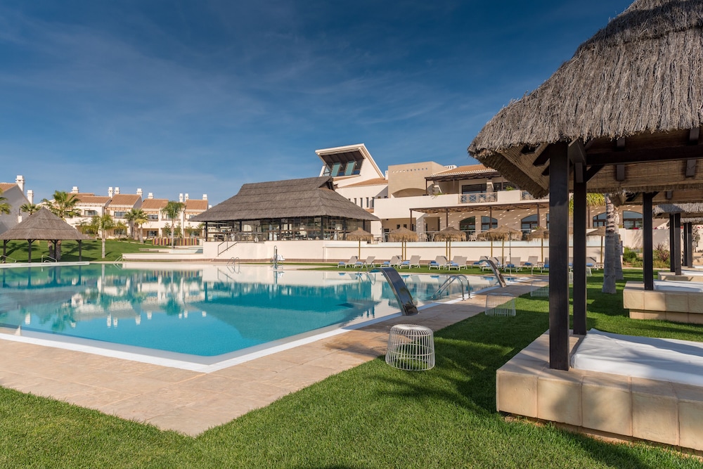 Ona Hacienda del Alamo Golf Resort — Swimming pool in Fuente Alamo, Region of Murcia