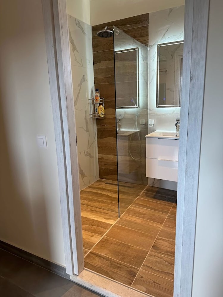 Aqua Luxury Suites Roda — Hotel rooms in Roda, Ionian Islands