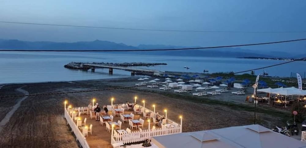 Aqua Luxury Suites Roda — Restaurant & bars in Roda, Ionian Islands