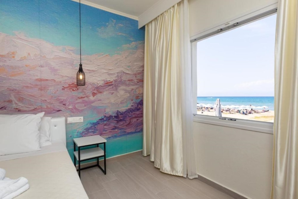 Aqua Luxury Suites Roda — Hotel rooms in Roda, Ionian Islands