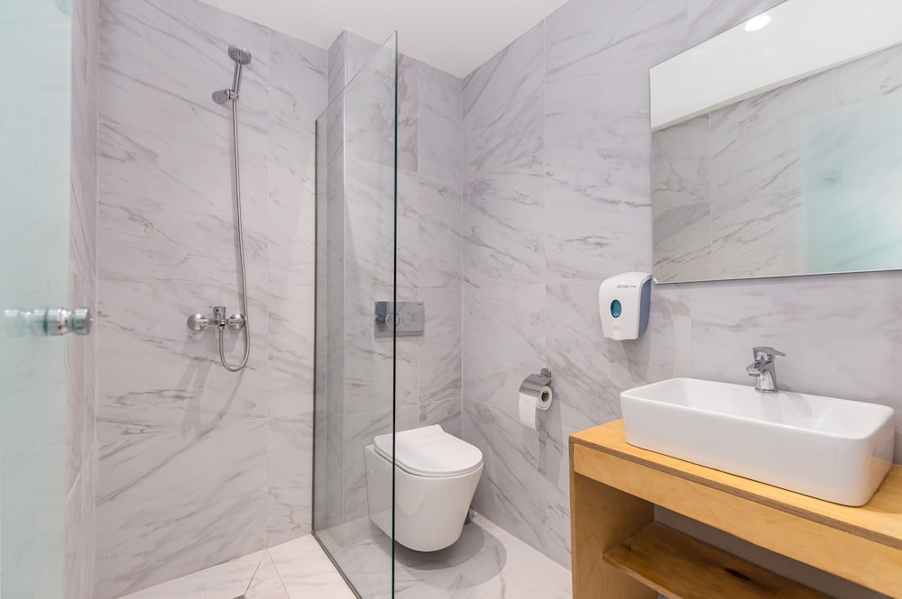 Aqua Luxury Suites Roda — Hotel rooms in Roda, Ionian Islands