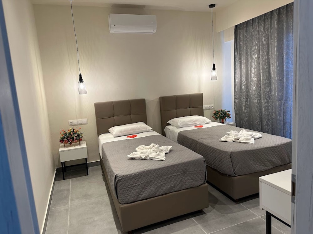 Aqua Luxury Suites Roda — Hotel rooms in Roda, Ionian Islands