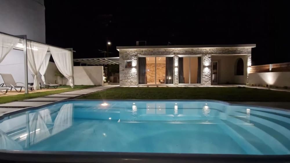 Aqua Luxury Suites Roda — Swimming pool in Roda, Ionian Islands