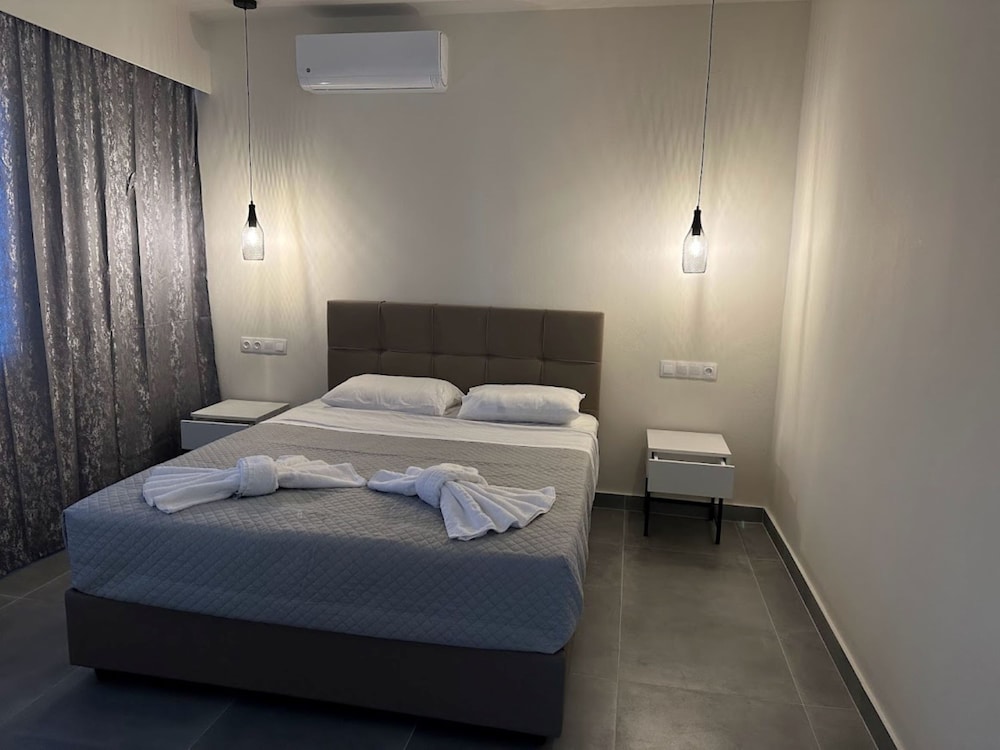 Aqua Luxury Suites Roda — Hotel rooms in Roda, Ionian Islands