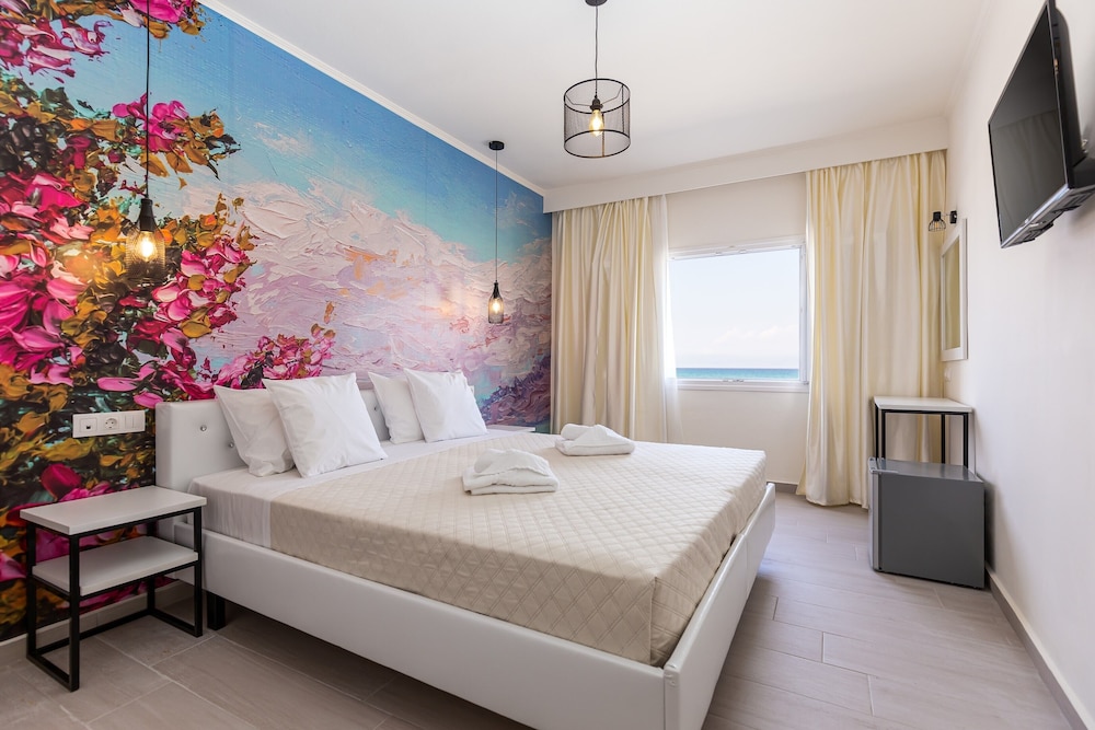 Aqua Luxury Suites Roda — Hotel rooms in Roda, Ionian Islands