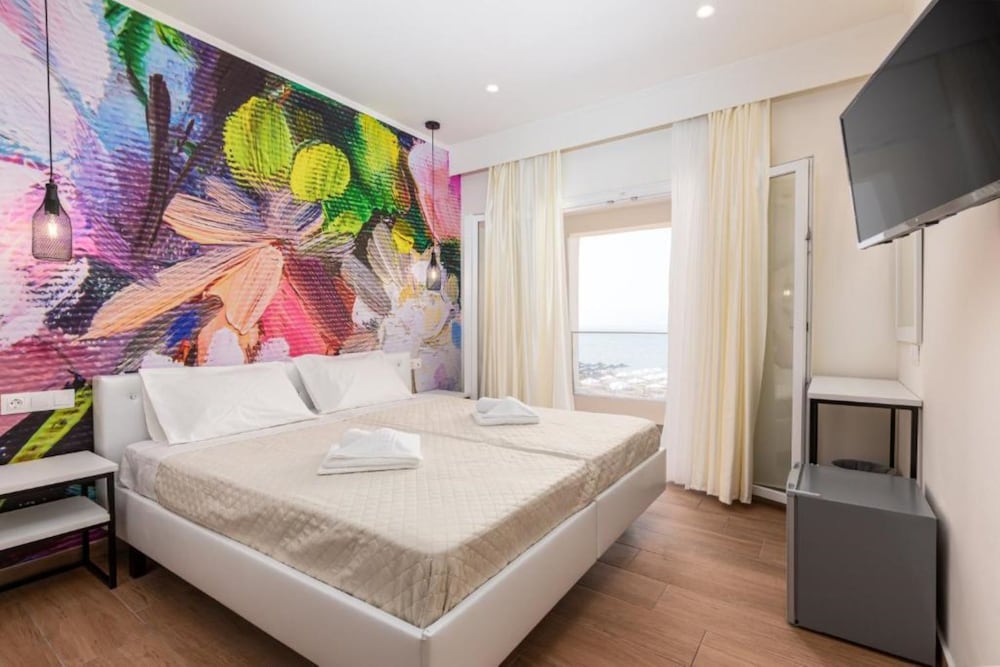 Aqua Luxury Suites Roda — Hotel rooms in Roda, Ionian Islands
