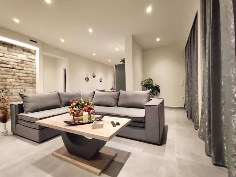 Aqua Luxury Suites Roda — Hotel rooms in Roda, Ionian Islands