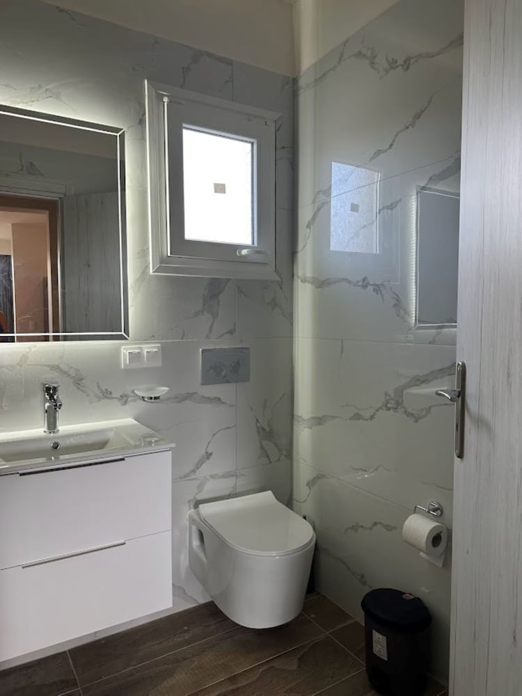 Aqua Luxury Suites Roda — Hotel rooms in Roda, Ionian Islands