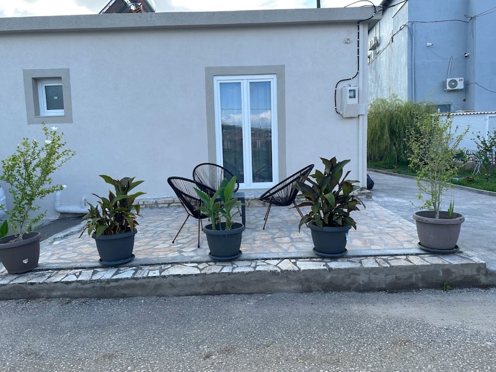 Aqua Luxury Suites Roda — Hotel building in Roda, Ionian Islands
