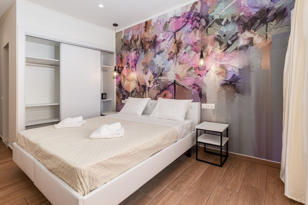 Aqua Luxury Suites Roda — Hotel rooms in Roda, Ionian Islands