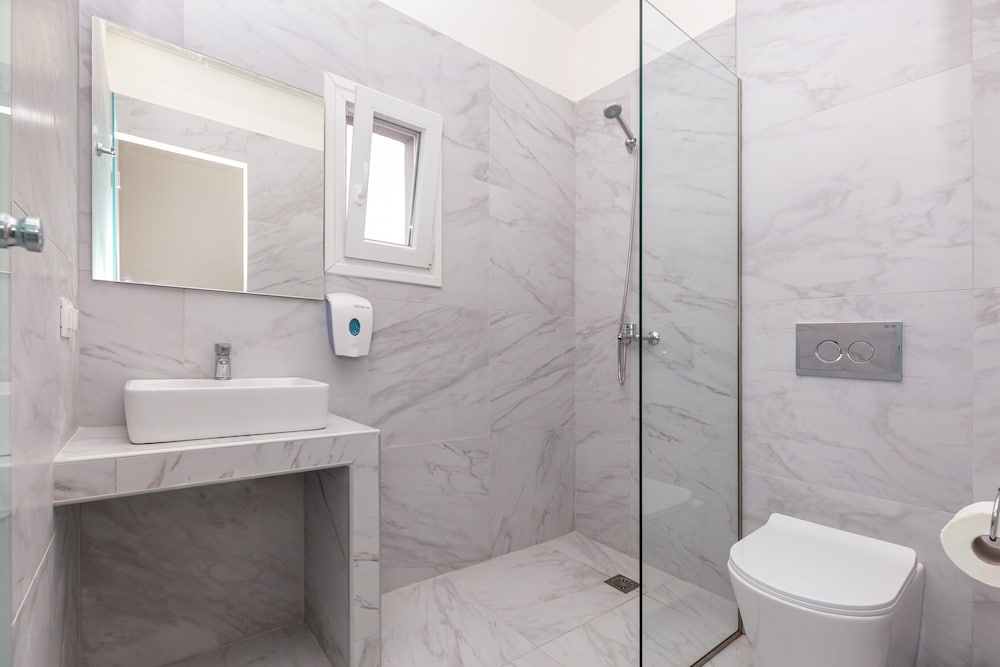Aqua Luxury Suites Roda — Hotel rooms in Roda, Ionian Islands