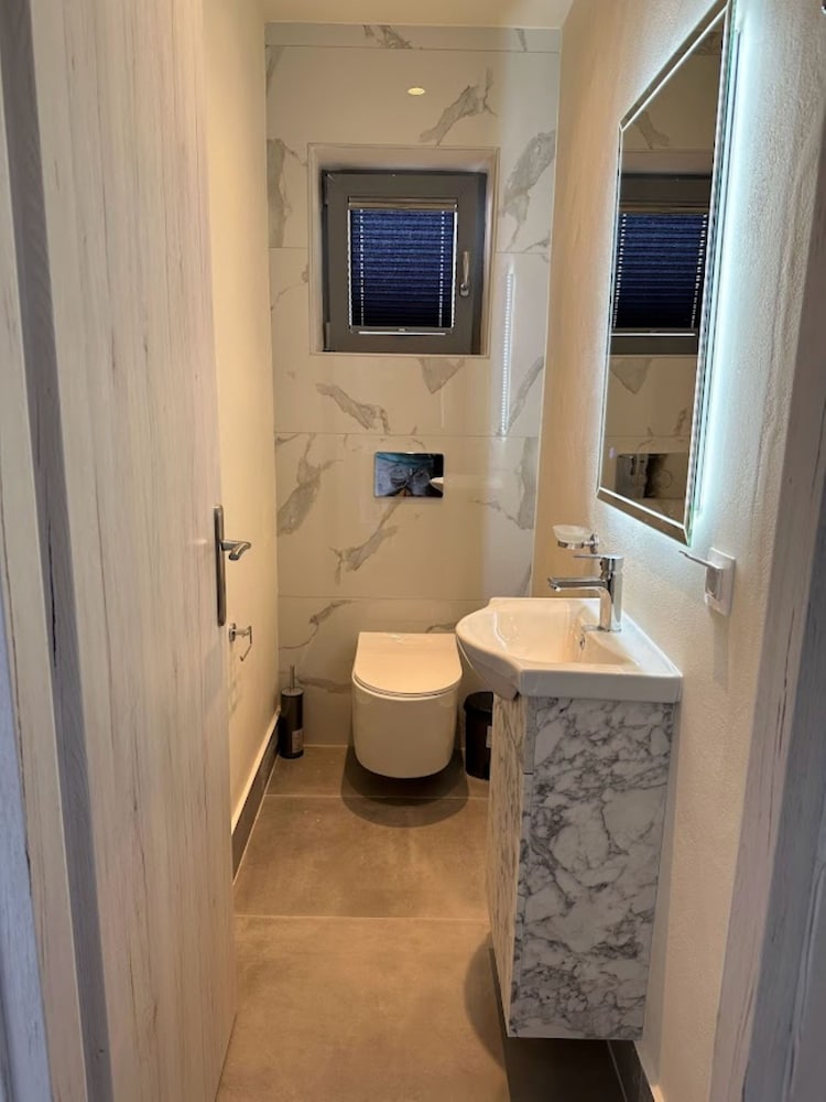 Aqua Luxury Suites Roda — Hotel rooms in Roda, Ionian Islands