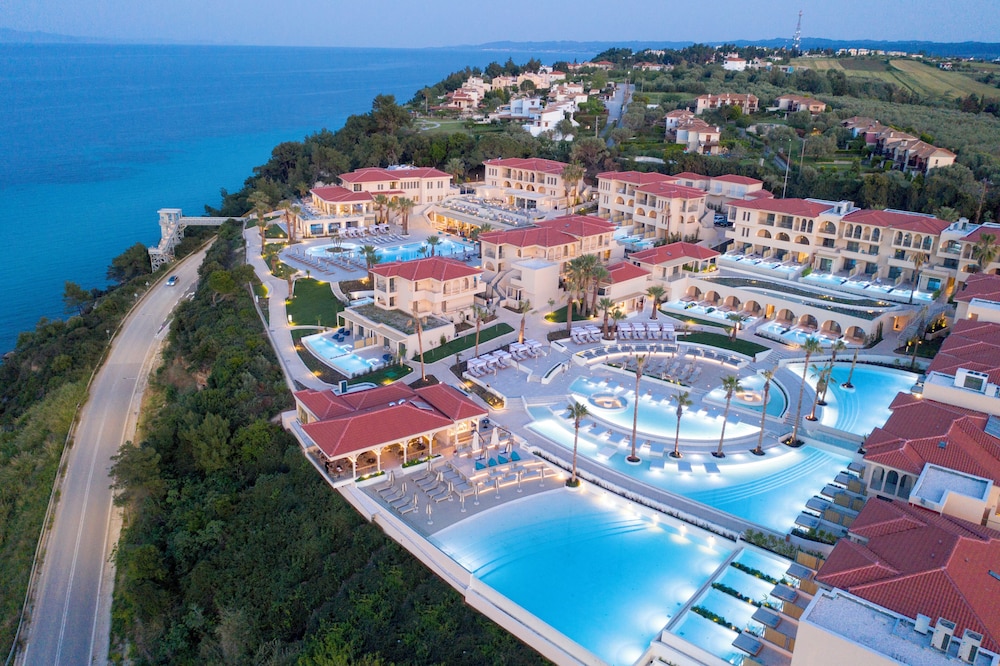 MERAVIA Leonardo Limited Edition - Adult Only — Swimming pool in Afytos, Central Macedonia