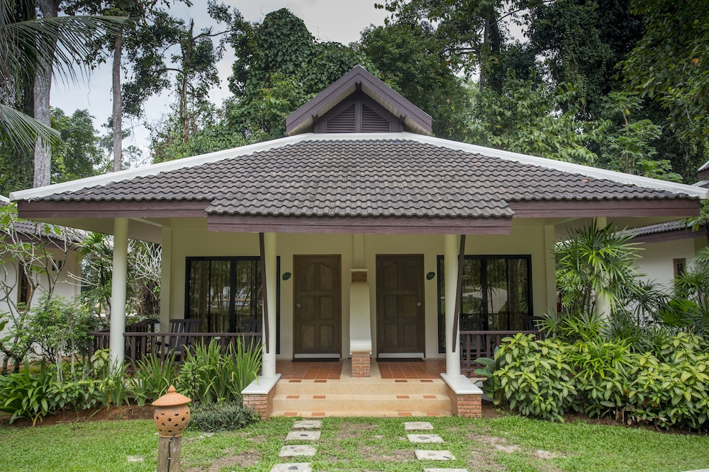 The Leaf On The Sands by Katathani — Hotel building in Khao Lak, Phang Nga