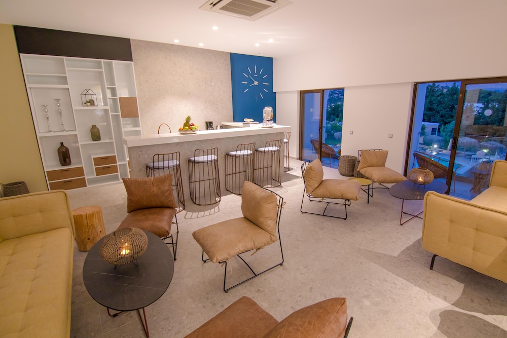 Lindos Breeze Beach Hotel — Restaurant & bars in Kiotari, South Aegean