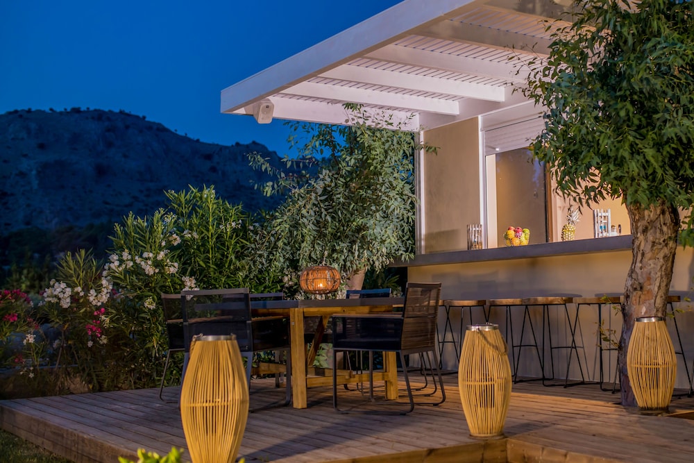 Lindos Breeze Beach Hotel — Restaurant & bars in Kiotari, South Aegean