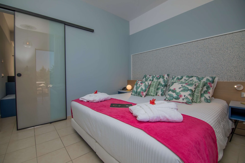Lindos Breeze Beach Hotel — Hotel rooms in Kiotari, South Aegean