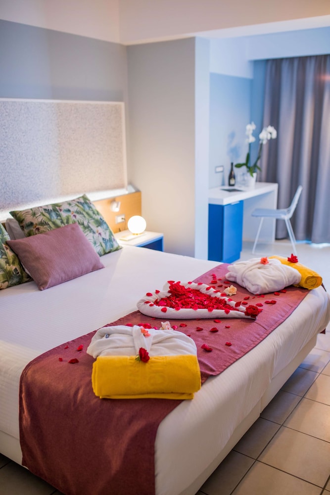 Lindos Breeze Beach Hotel — Hotel rooms in Kiotari, South Aegean