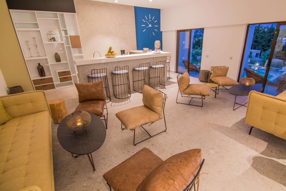Lindos Breeze Beach Hotel — Restaurant & bars in Kiotari, South Aegean