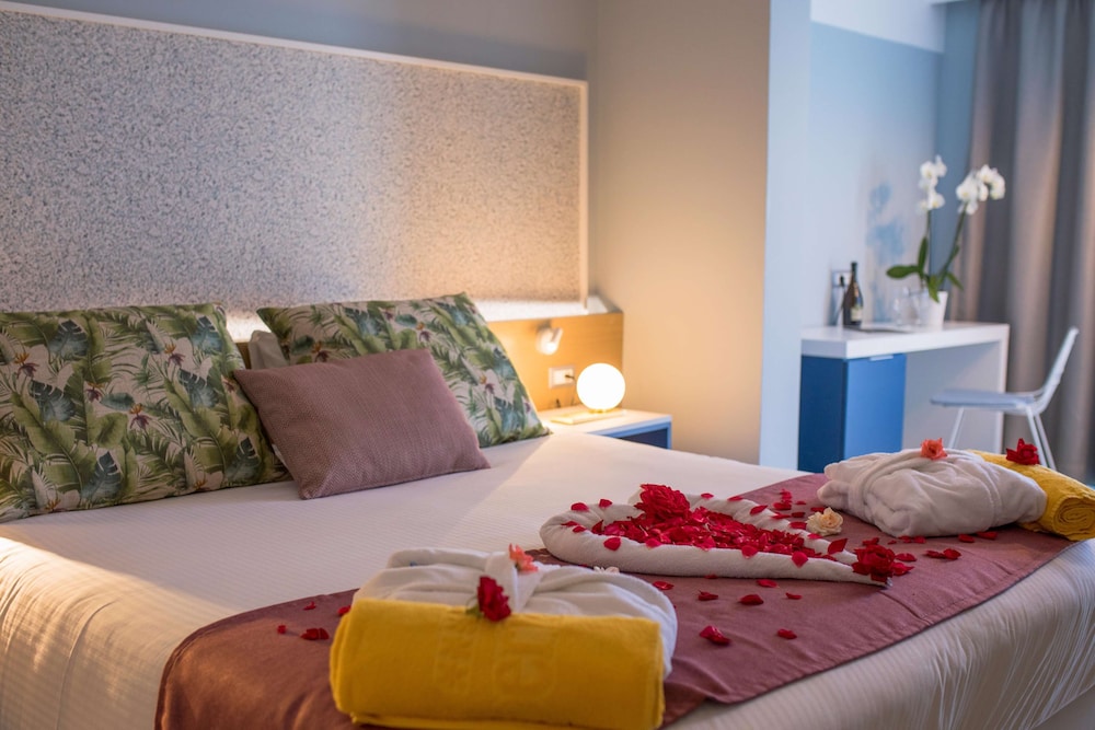 Lindos Breeze Beach Hotel — Hotel rooms in Kiotari, South Aegean