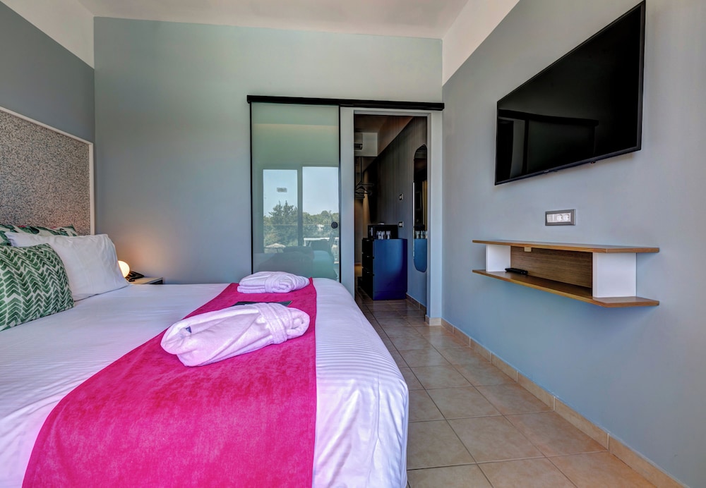 Lindos Breeze Beach Hotel — Hotel rooms in Kiotari, South Aegean
