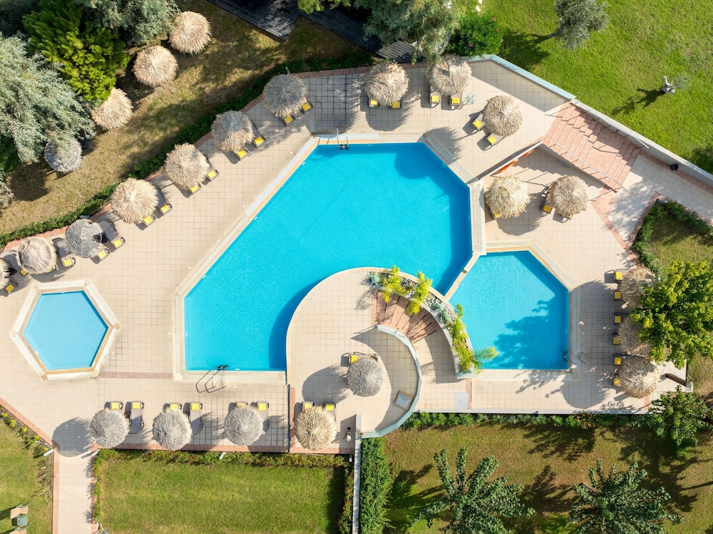 Lindos Breeze Beach Hotel — Swimming pool in Kiotari, South Aegean