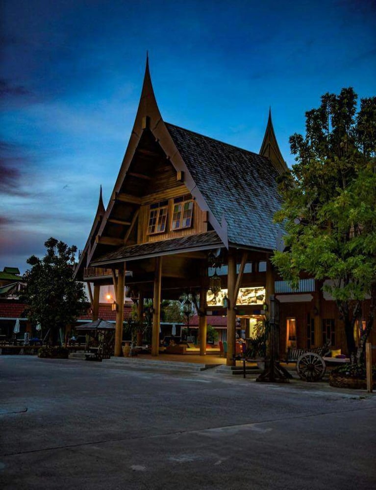 Naina Resort & Spa — Restaurant & bars in Patong Beach, Phuket Province