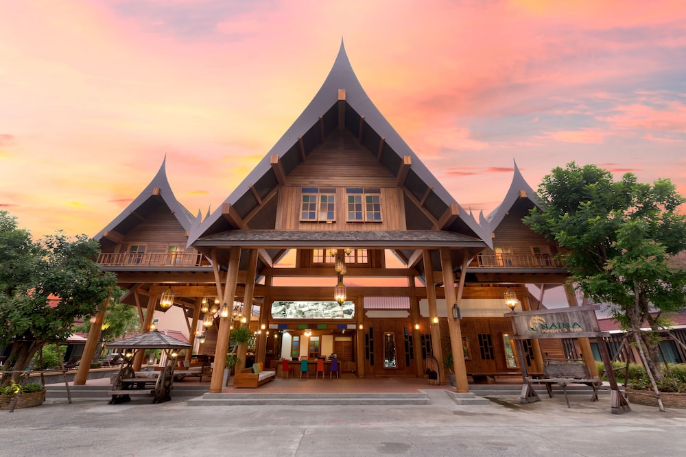 Naina Resort & Spa — Hotel building in Patong Beach, Phuket Province