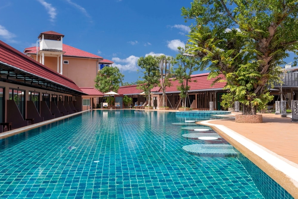 Naina Resort & Spa — Swimming pool in Patong Beach, Phuket Province