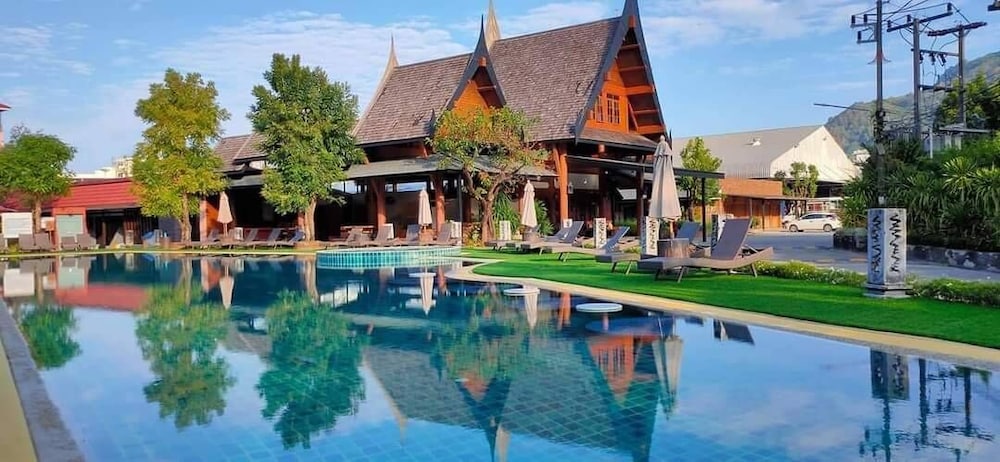 Naina Resort & Spa — Swimming pool in Patong Beach, Phuket Province