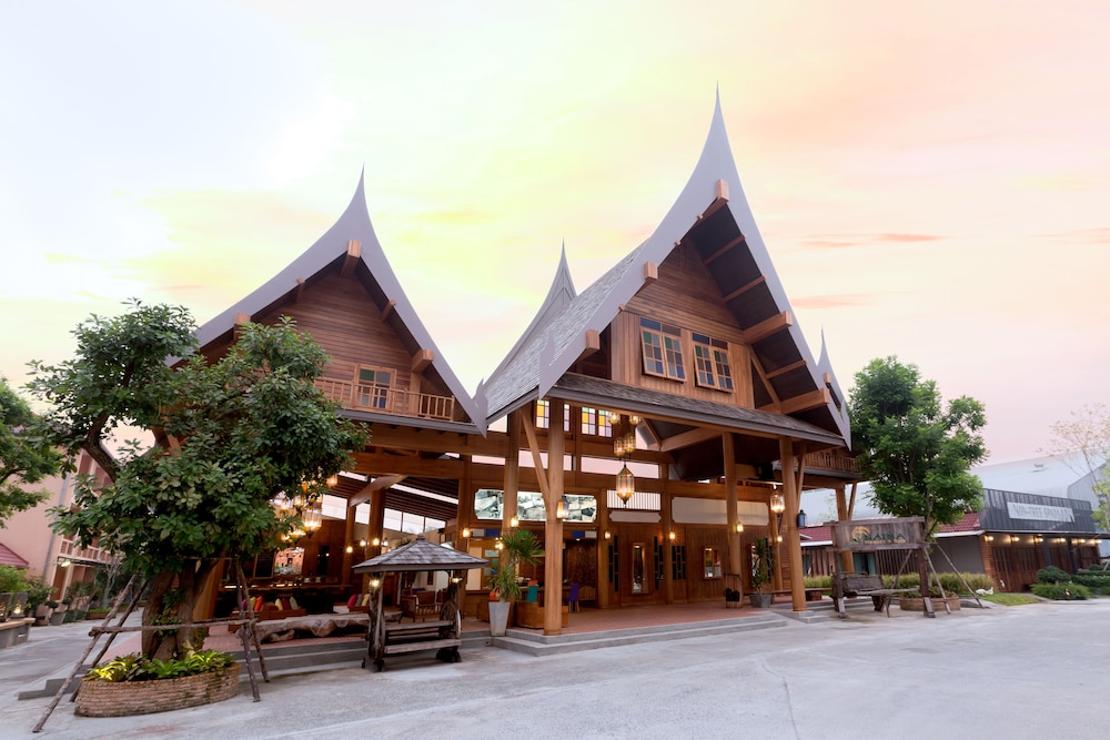 Naina Resort & Spa — Hotel building in Patong Beach, Phuket Province