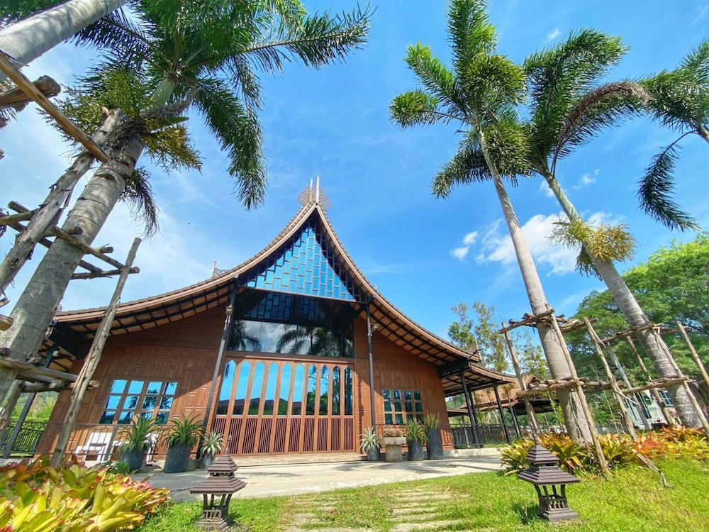 Naina Resort & Spa — Hotel building in Patong Beach, Phuket Province