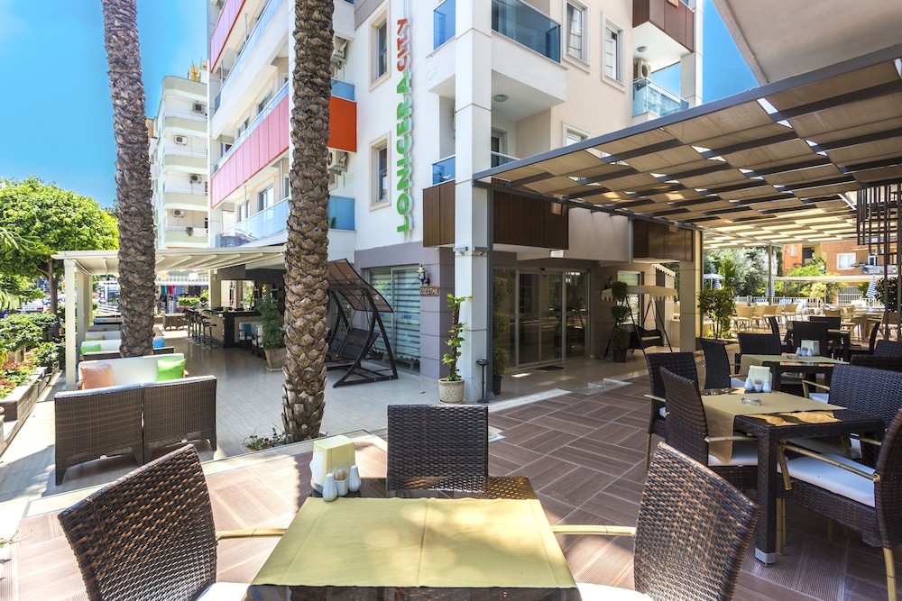 Lonicera City Hotel — Hotel building in Alanya