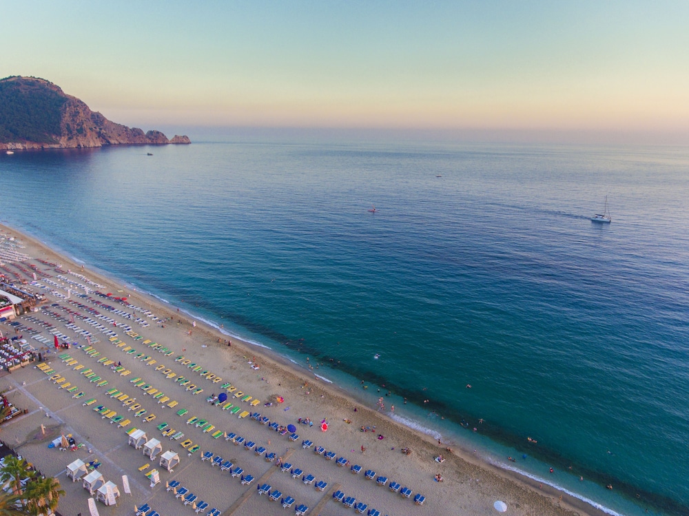 Lonicera City Hotel — Beach in Alanya