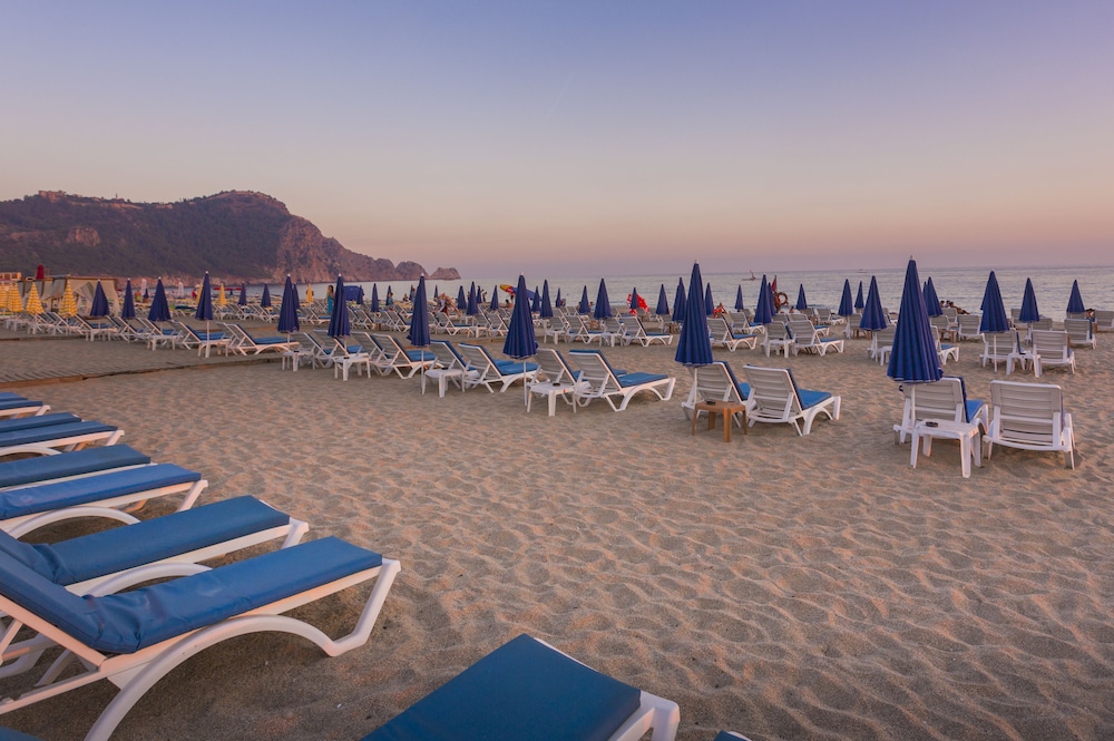 Lonicera City Hotel — Beach in Alanya