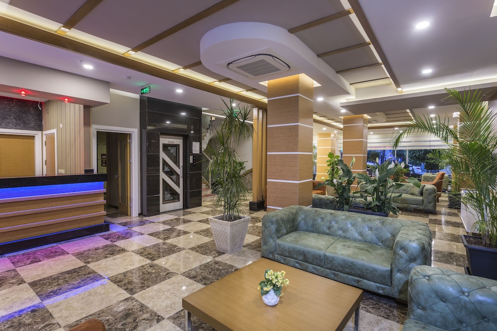 Lonicera City Hotel — Hotel building in Alanya