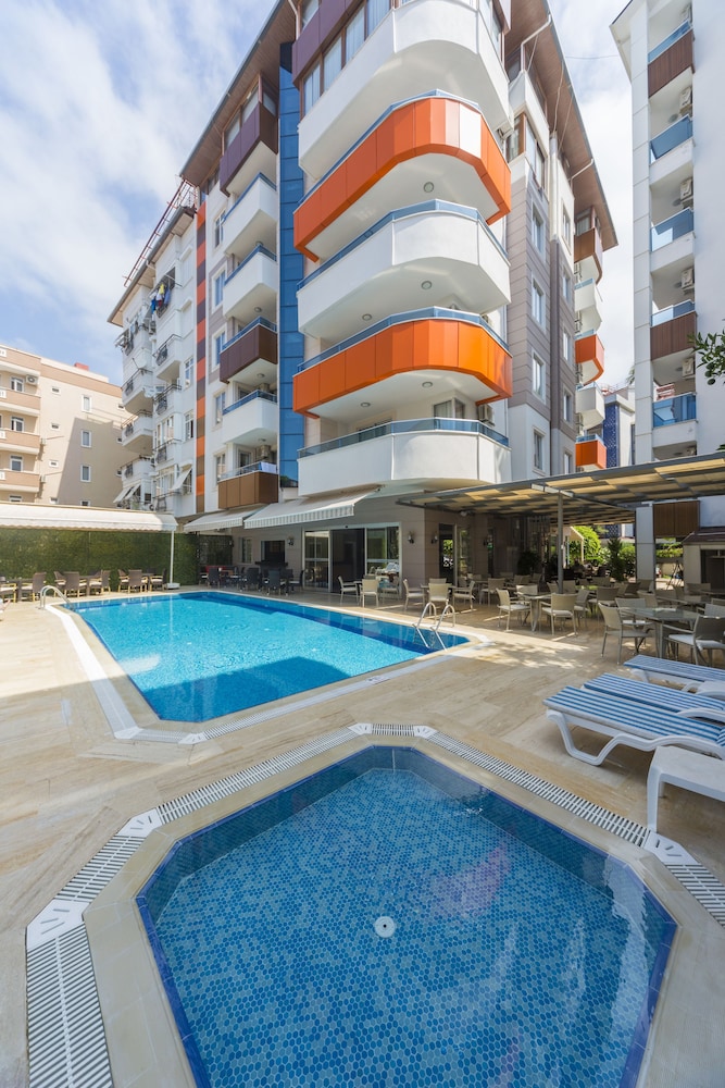 Lonicera City Hotel — Swimming pool in Alanya