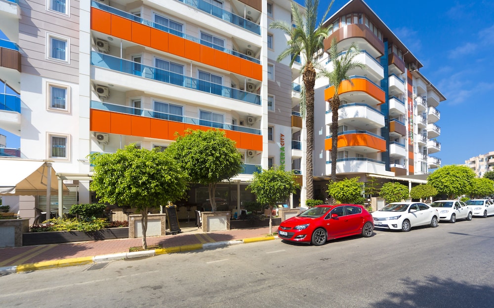 Lonicera City Hotel — Hotel building in Alanya