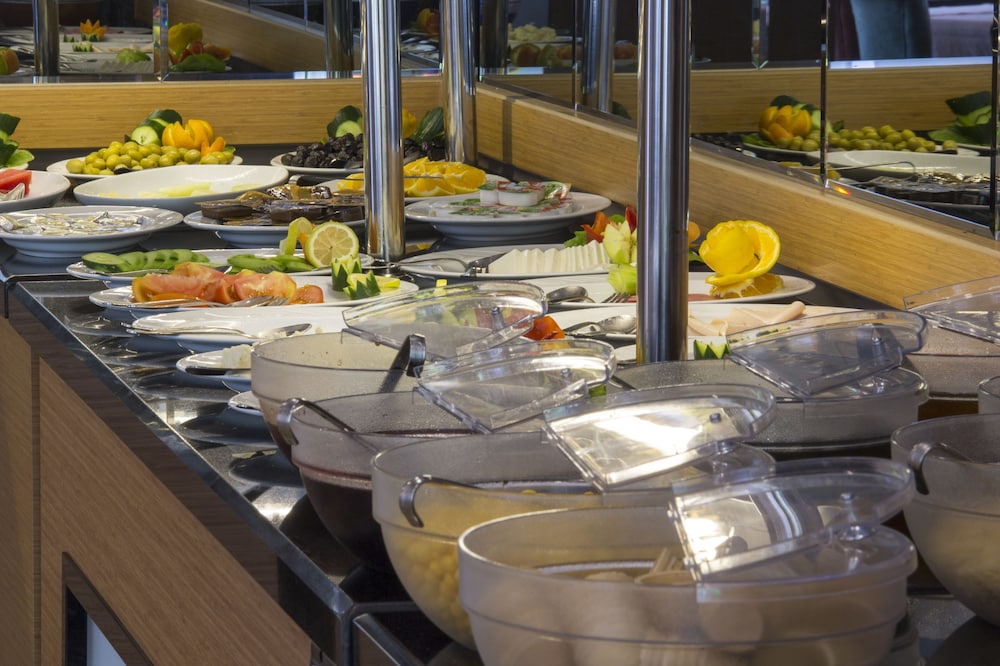 Lonicera City Hotel — Restaurant & bars in Alanya
