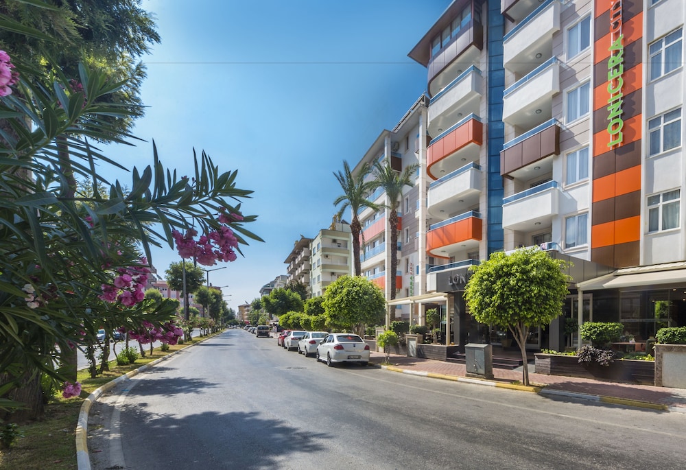 Lonicera City Hotel — Hotel building in Alanya