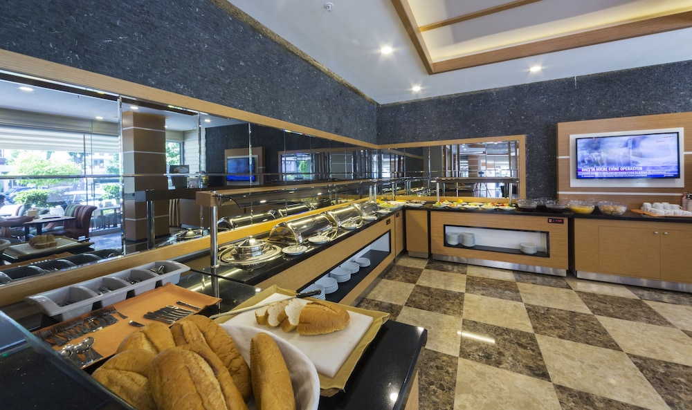 Lonicera City Hotel — Restaurant & bars in Alanya