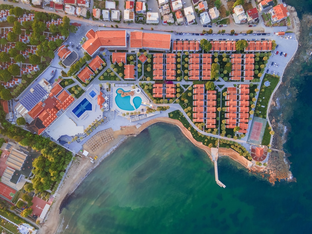 Lucas Didim Resort — Hotel building in Didim, Aydin